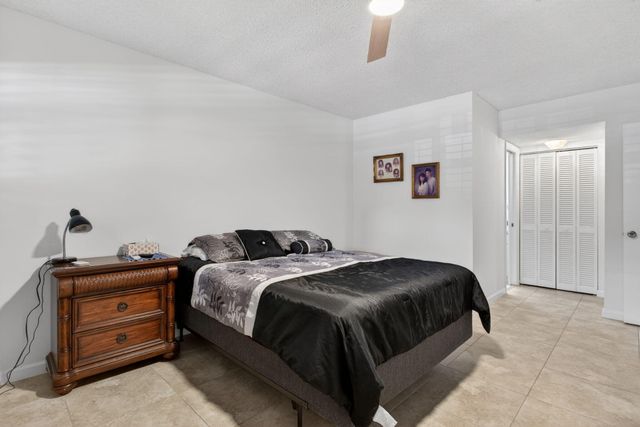 3150 NE 48th Court 104, Lighthouse Point, FL 33064