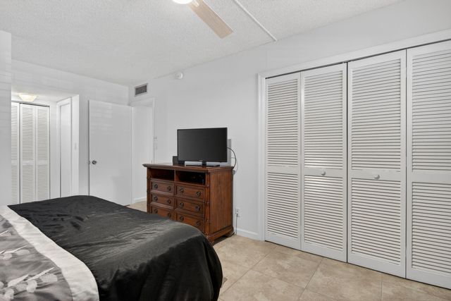 3150 NE 48th Court 104, Lighthouse Point, FL 33064