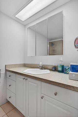 3150 NE 48th Court 104, Lighthouse Point, FL 33064