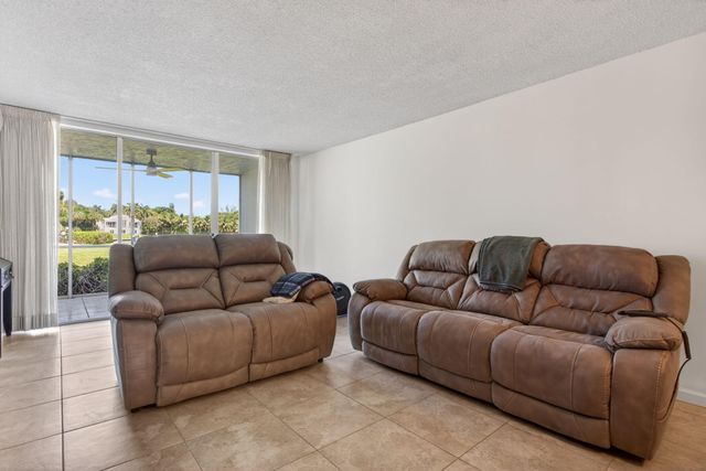 3150 NE 48th Court 104, Lighthouse Point, FL 33064