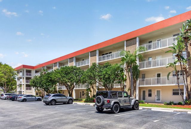 3150 NE 48th Court 104, Lighthouse Point, FL 33064