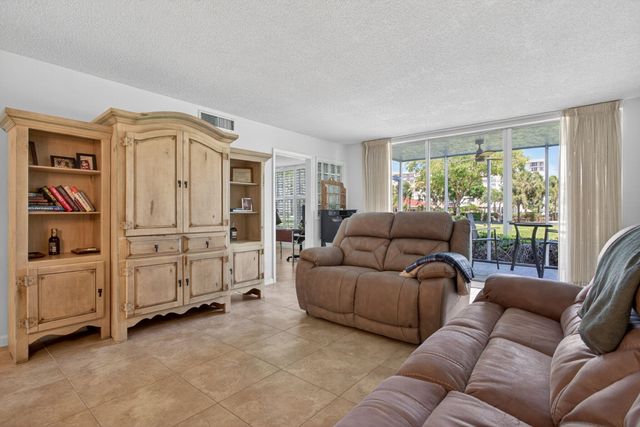3150 NE 48th Court 104, Lighthouse Point, FL 33064