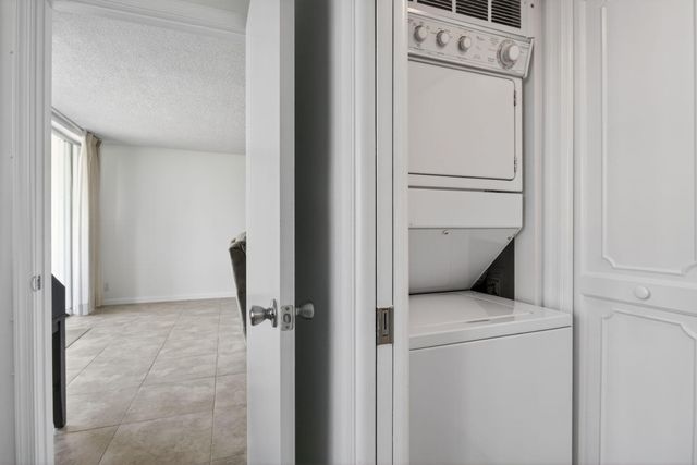 3150 NE 48th Court 104, Lighthouse Point, FL 33064
