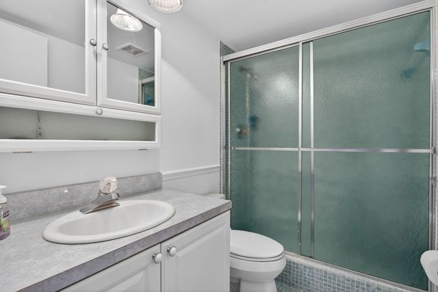 3150 NE 48th Court 104, Lighthouse Point, FL 33064