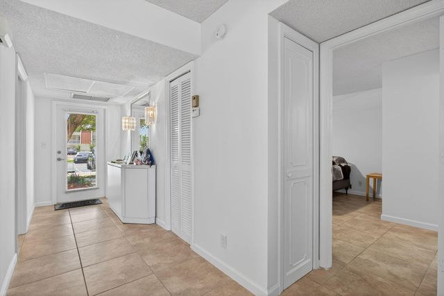 3150 NE 48th Court 104, Lighthouse Point, FL 33064