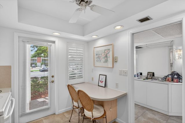 3150 NE 48th Court 104, Lighthouse Point, FL 33064