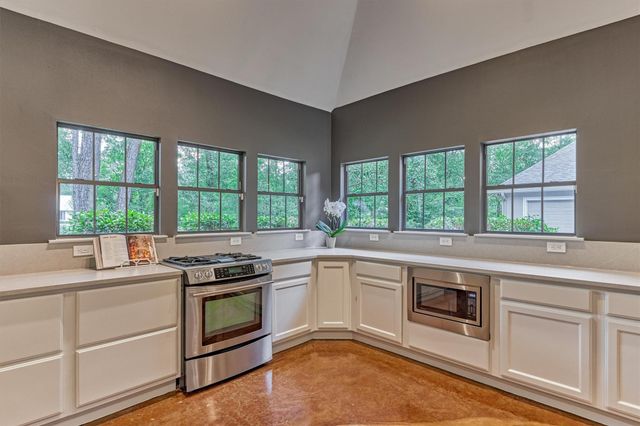 12004 White Oak Run, Conroe, TX 77385