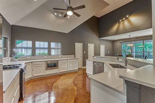 12004 White Oak Run, Conroe, TX 77385