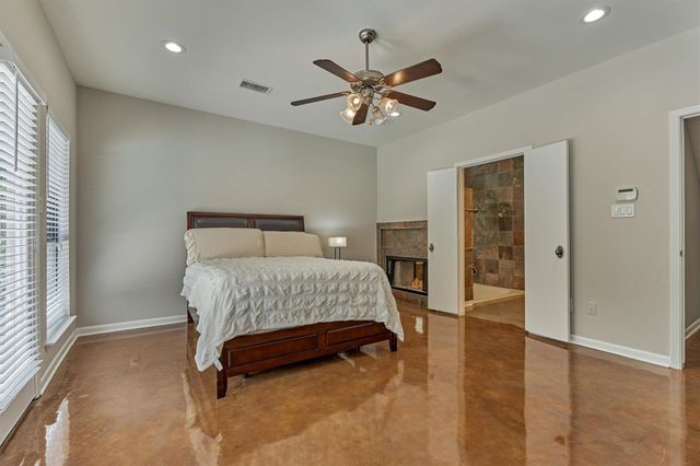 12004 White Oak Run, Conroe, TX 77385