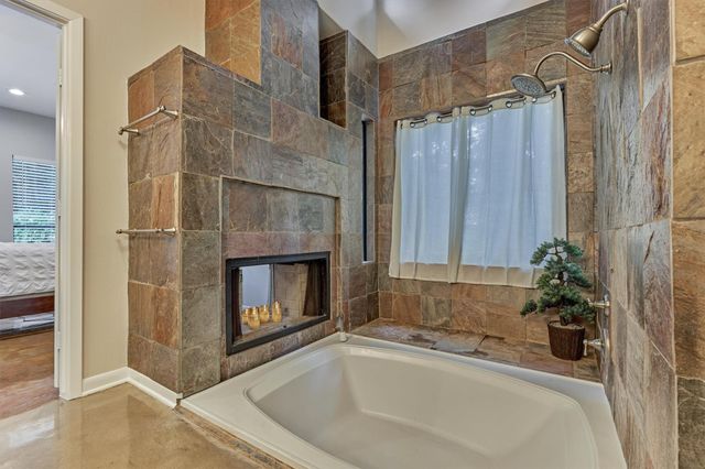 12004 White Oak Run, Conroe, TX 77385