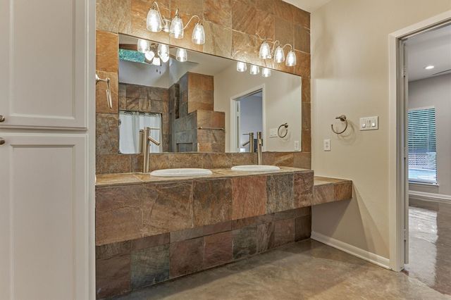12004 White Oak Run, Conroe, TX 77385
