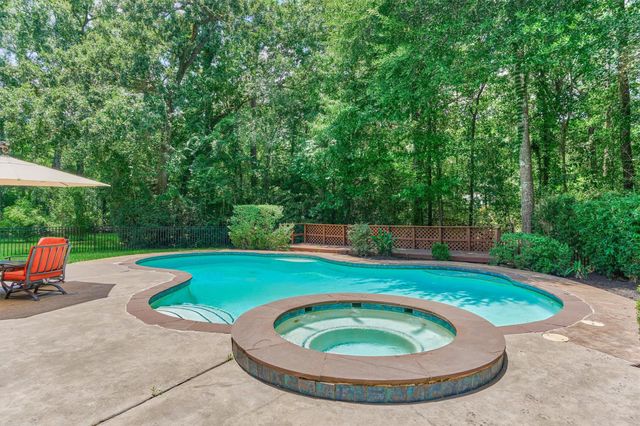 12004 White Oak Run, Conroe, TX 77385