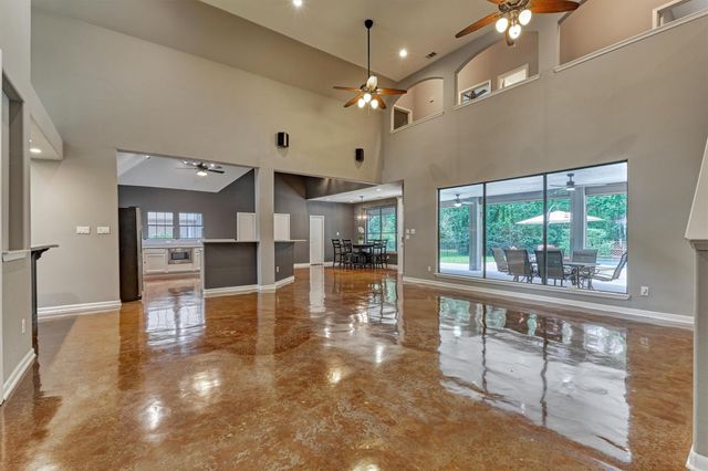 12004 White Oak Run, Conroe, TX 77385