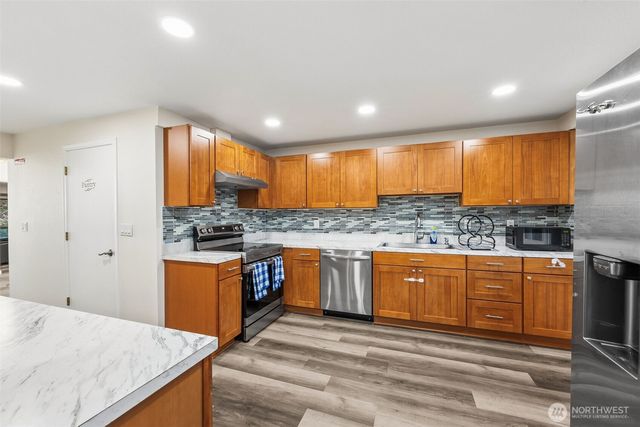 6425 Nyanza Park Drive SW, Lakewood, WA 98499