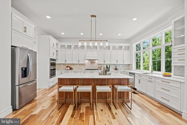 9216 SHELTON ST, Bethesda, MD 20817