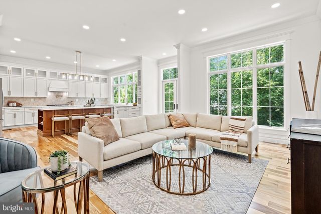 9216 SHELTON ST, Bethesda, MD 20817