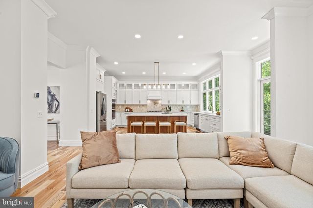 9216 SHELTON ST, Bethesda, MD 20817