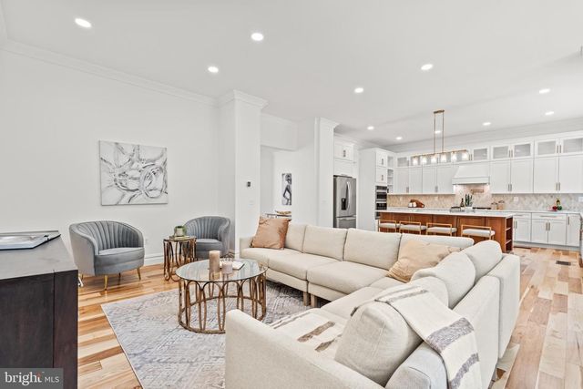 9216 SHELTON ST, Bethesda, MD 20817