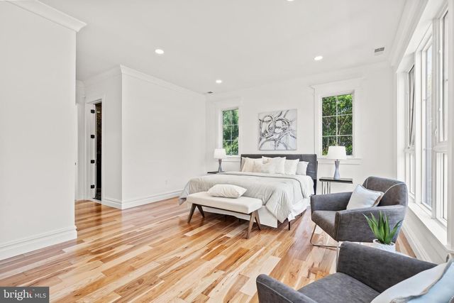 9216 SHELTON ST, Bethesda, MD 20817