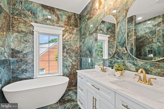 9216 SHELTON ST, Bethesda, MD 20817