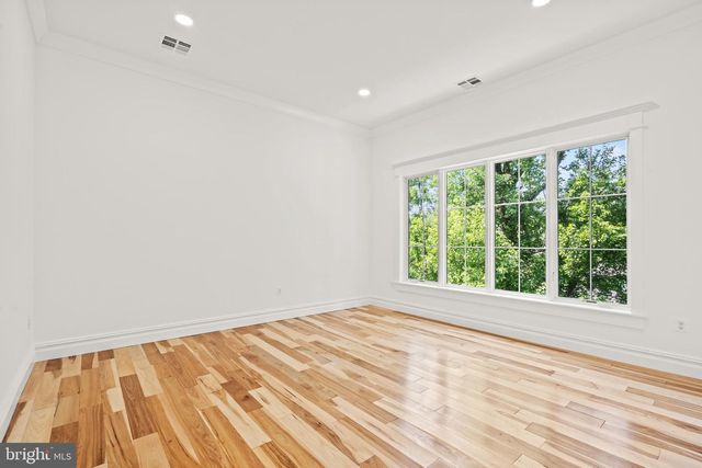 9216 SHELTON ST, Bethesda, MD 20817