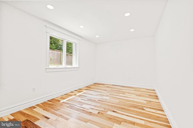 9216 SHELTON ST, Bethesda, MD 20817