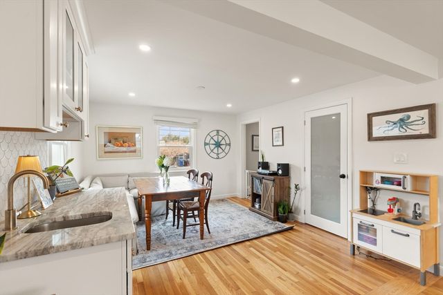 7 Larkin Ln, Salem, MA 01970