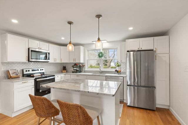 7 Larkin Ln, Salem, MA 01970