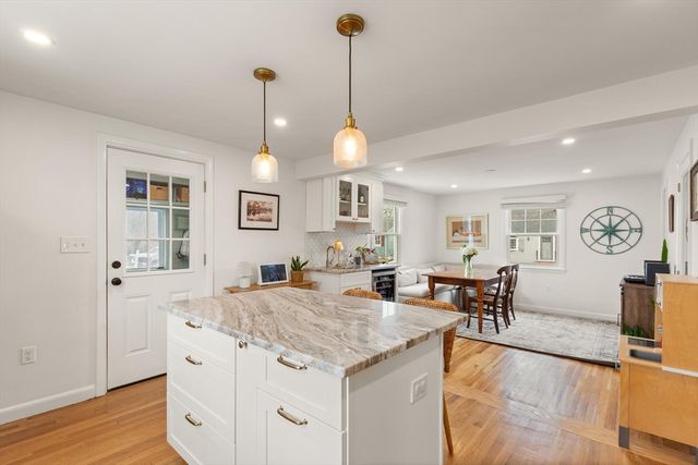 7 Larkin Ln, Salem, MA 01970