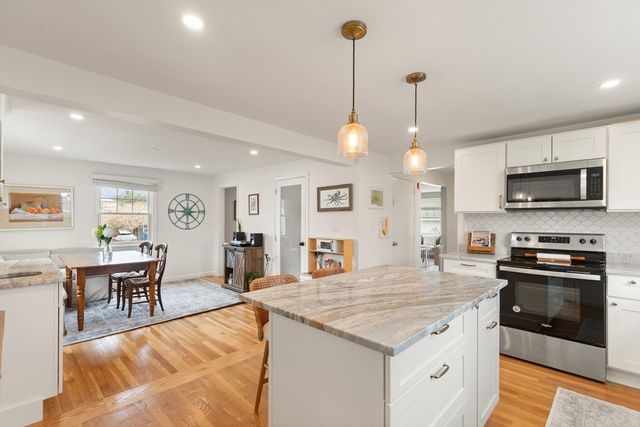 7 Larkin Ln, Salem, MA 01970