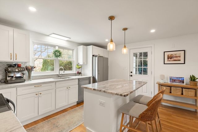 7 Larkin Ln, Salem, MA 01970