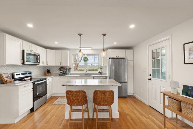 7 Larkin Ln, Salem, MA 01970