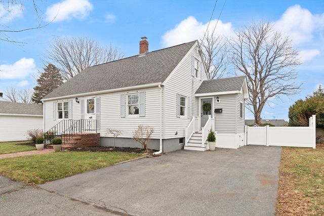 7 Larkin Ln, Salem, MA 01970