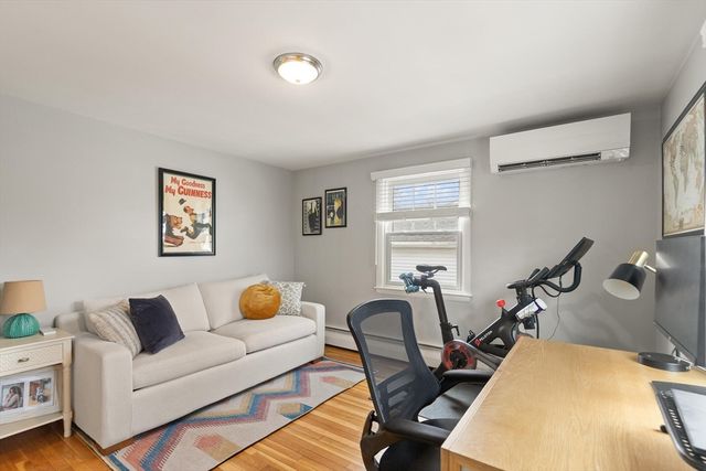 7 Larkin Ln, Salem, MA 01970