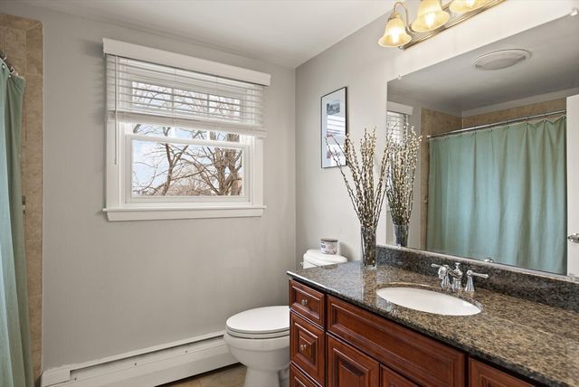 7 Larkin Ln, Salem, MA 01970