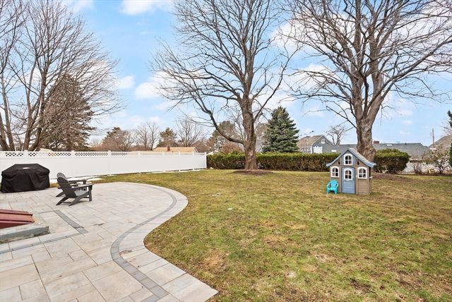 7 Larkin Ln, Salem, MA 01970