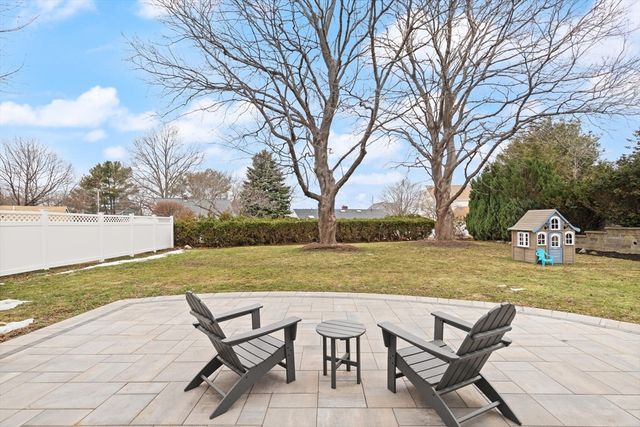 7 Larkin Ln, Salem, MA 01970