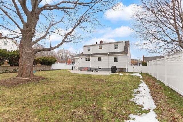 7 Larkin Ln, Salem, MA 01970