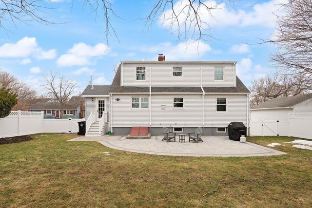 7 Larkin Ln, Salem, MA 01970