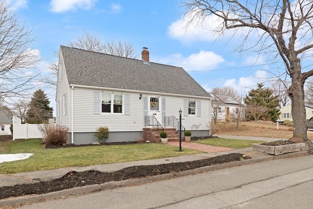 7 Larkin Ln, Salem, MA 01970