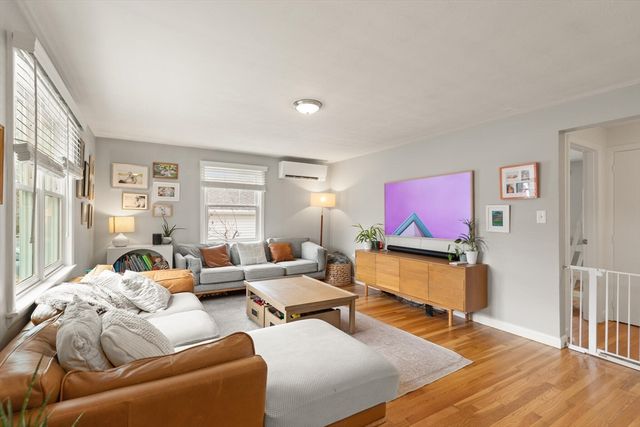 7 Larkin Ln, Salem, MA 01970