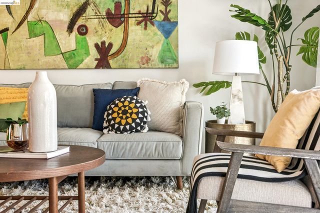 695 Mariposa 203, Oakland, CA 94610