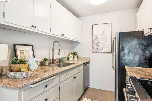 695 Mariposa 203, Oakland, CA 94610