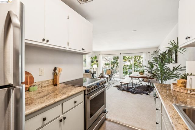 695 Mariposa 203, Oakland, CA 94610