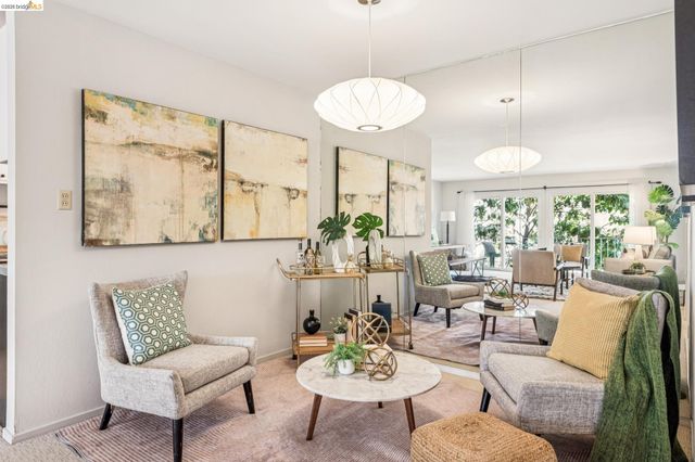 695 Mariposa 203, Oakland, CA 94610