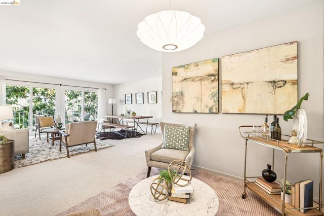 695 Mariposa 203, Oakland, CA 94610