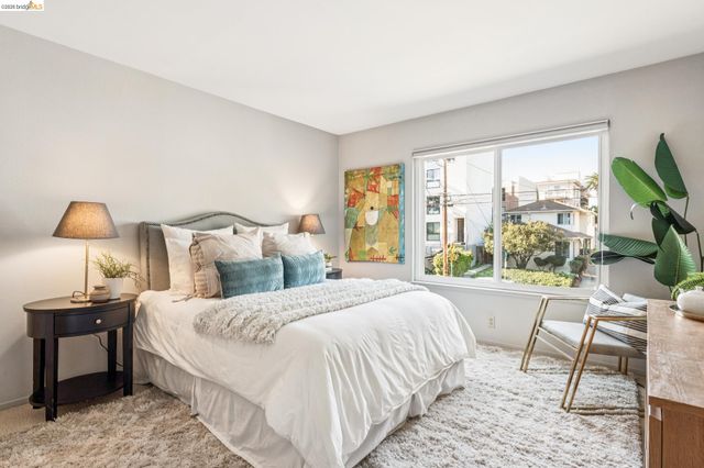 695 Mariposa 203, Oakland, CA 94610