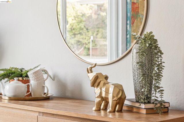 695 Mariposa 203, Oakland, CA 94610