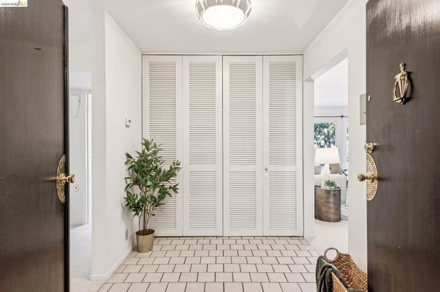 695 Mariposa 203, Oakland, CA 94610