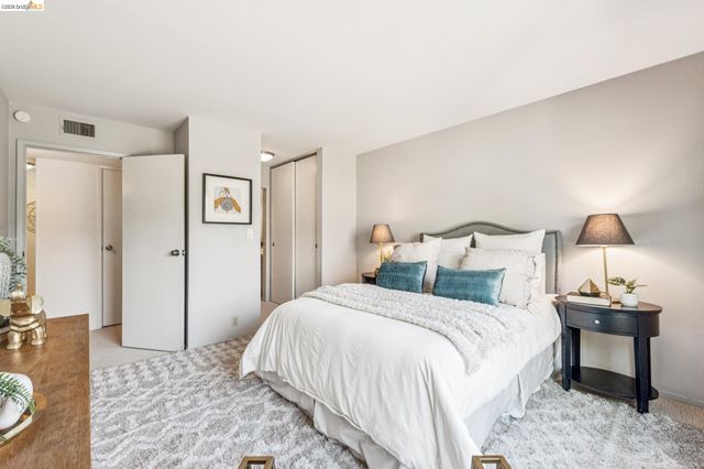 695 Mariposa 203, Oakland, CA 94610